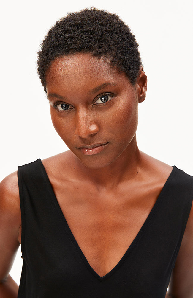 ARMEDANGELS Jersey-Top mit V-Ausschnitt in Schwarz aus ECOVERO für Damen | Sophie Stone