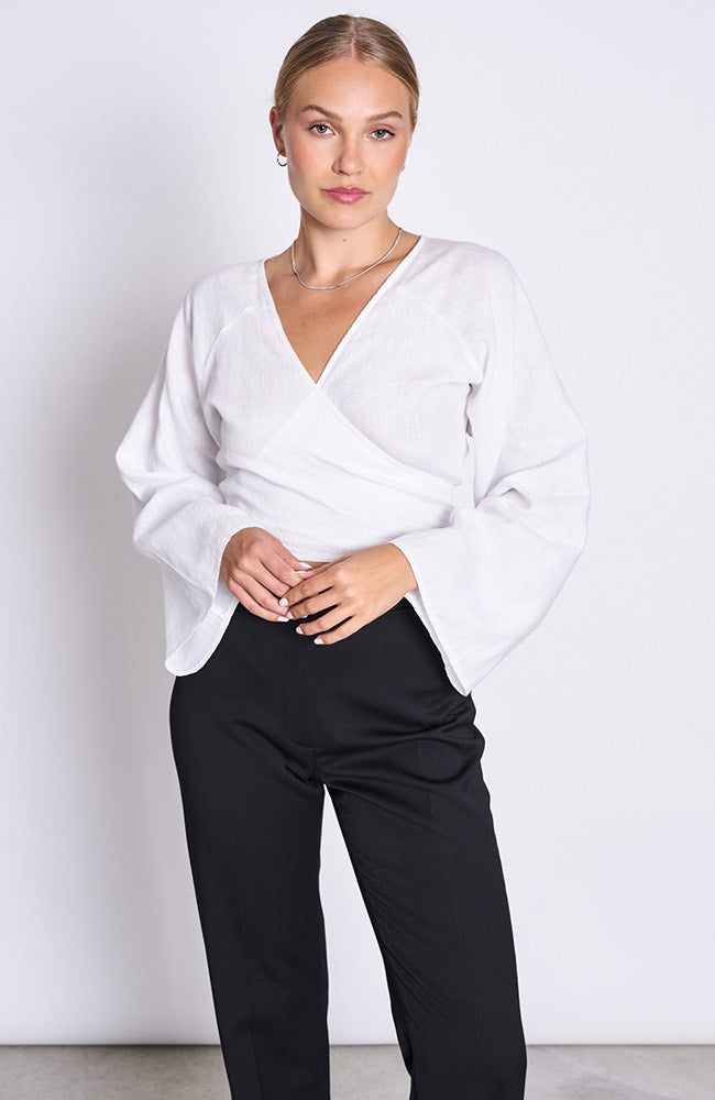 JAN N JUNE Rora wrap blouse wit linnen | Sophie Stone