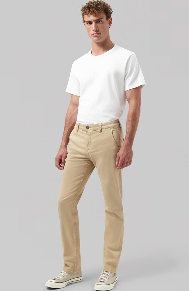 MUD Jeans Chester Chino Sand aus Bio-Baumwolle und TENCEL | Sophie Stone