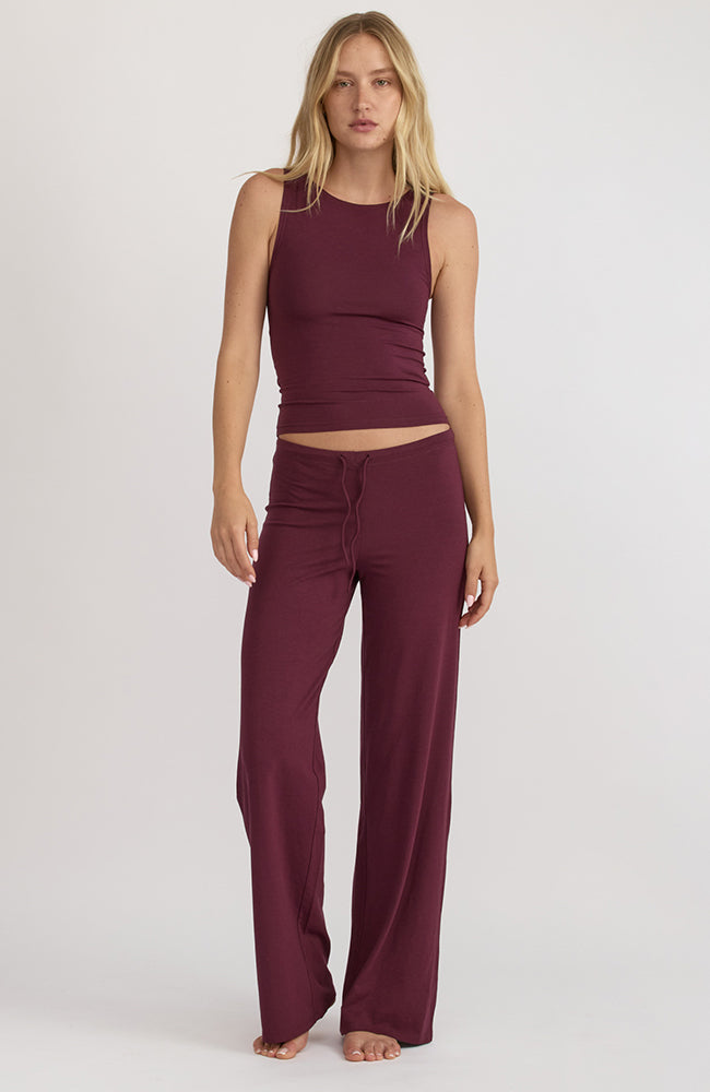 Organic Basics Everyday straight leg broek rood van o.a. biologisch katoen voor dames | Sophie Stone