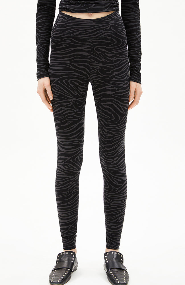 ARMEDANGELS Faribaa zebraraa legging zwart van bio katoen dames | Sophie Stone