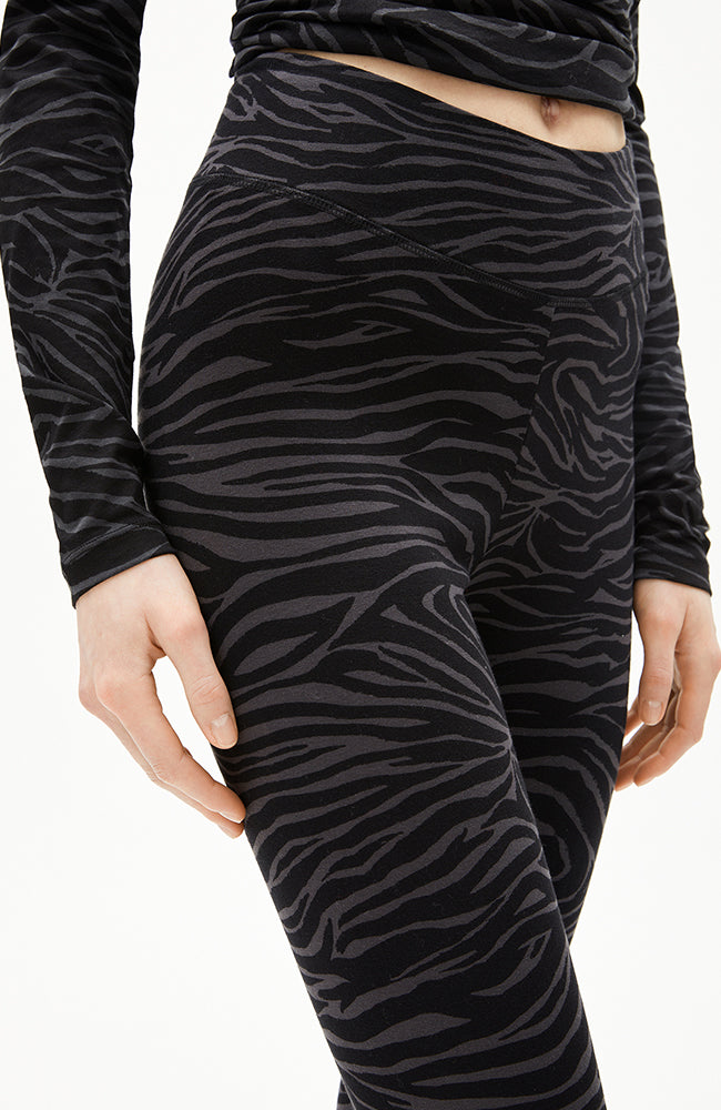 ARMEDANGELS Faribaa zebraraa legging zwart van bio katoen vrouw | Sophie Stone