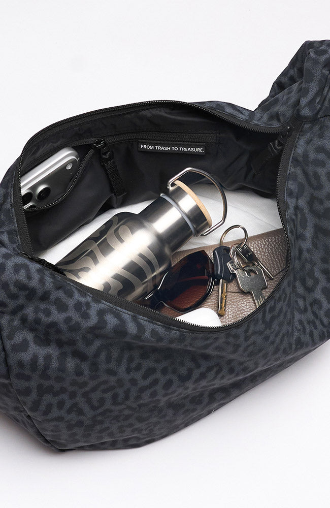 GOT BAG Moon bag ruffle cat shark black gerecycled materiaal vrouw | Sophie Stone