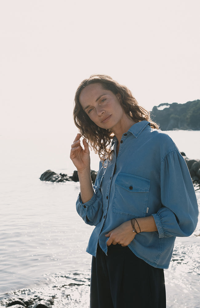 TWOTHIRDS Hamushin blouse washed blue by TENCEL for women | Sophie Stone