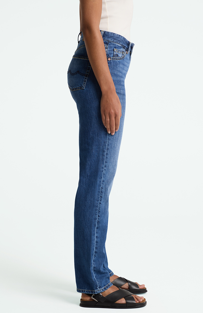 Kings of Indigo Inoe Jeans Cotton Flex Mid Worn Bio-Baumwolle Damen | Sophie Stone