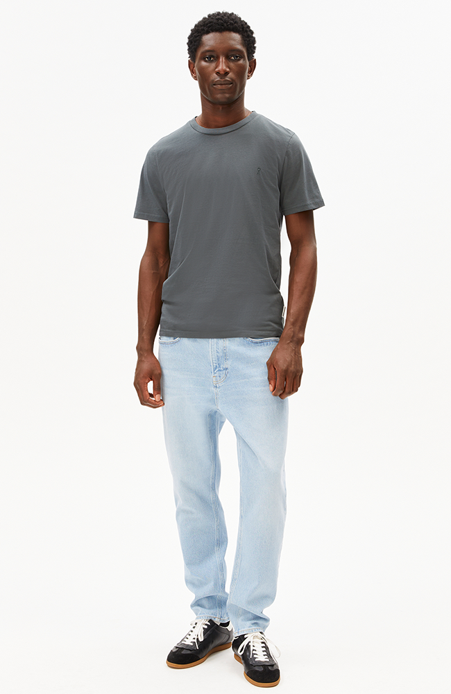 ARMEDANGELS Jaames space steel t-shirt van bio katoen man | Sophie Stone