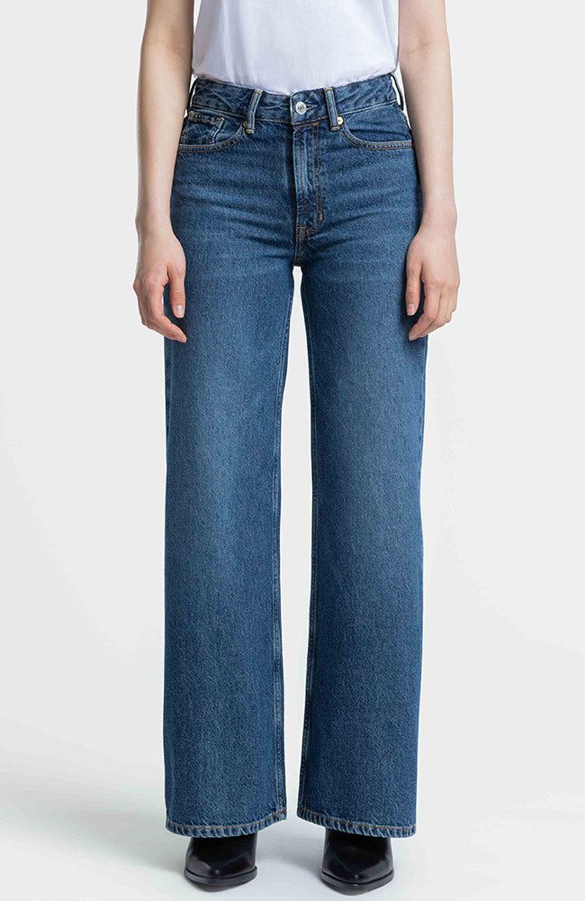 Kings of Indigo Jane jeans zintare black worn van 100% GOTS bio katoen dames | Sophie Stone