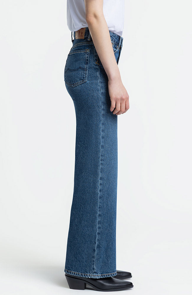 Kings of Indigo Jane jeans zintare black worn van 100% GOTS biologisch katoen dames | Sophie Stone