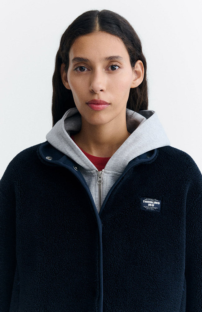 Thinking MU Kourteny jacket navy van 100% gerecycled polyester (GRS) vrouwen | Sophie Stone