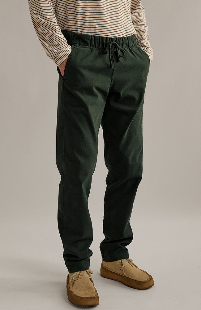 TWOTHIRDS Kuhn chino pants dark green from organic cotton for men | Sophie Stone