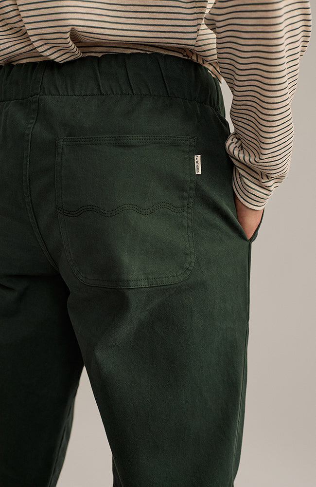 TWOTHIRDS Kuhn chino pants dark green in organic cotton for men | Sophie Stone