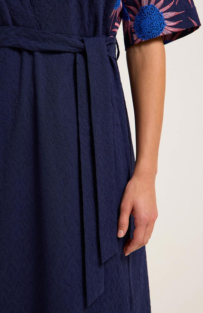 Lanius Midi jurk blauw geborduurd eerlijk & duurzaam gemaakt | Sophie Stone