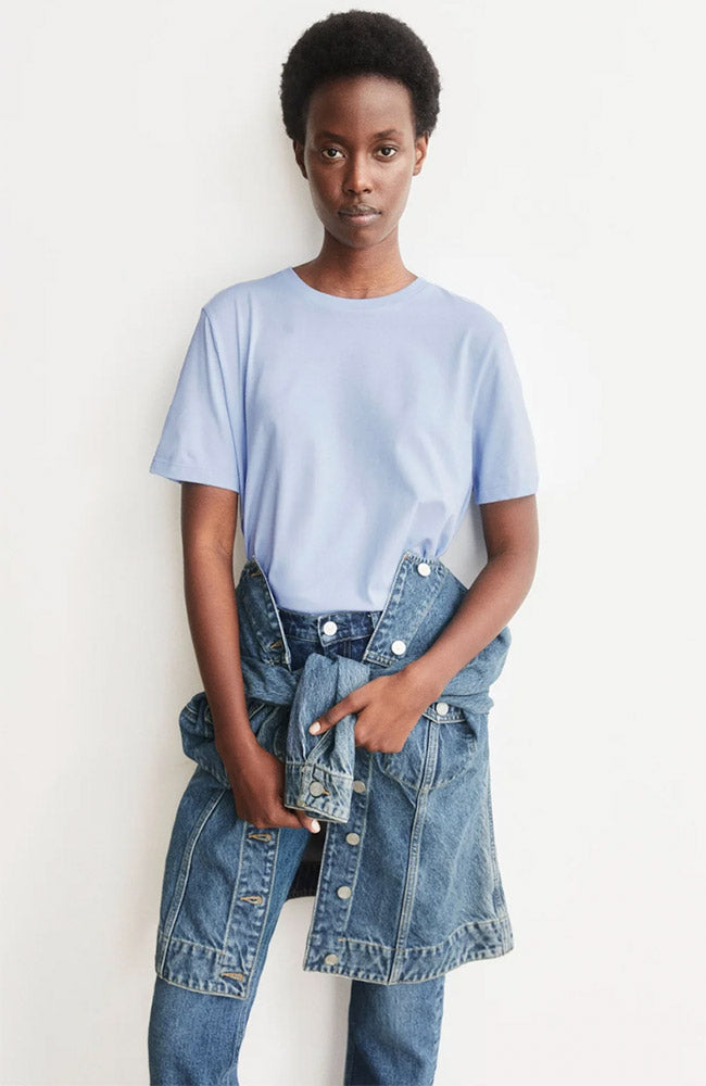 ARMEDANGELS Luaala T-Shirt in Soft Blue aus Bio-Baumwolle für Damen | Sophie Stone