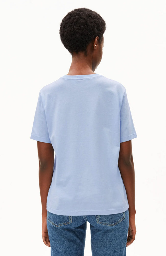ARMEDANGELS Luaala blaues T-Shirt aus Bio-Baumwolle für Damen | Sophie Stone