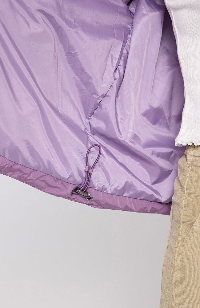 MAZINE Waves quilt short puffer jas pink grape van GRS voor dames | Sophie Stone
