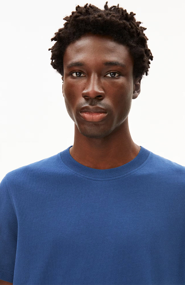 ARMEDANGELS Maarkos blaues T-Shirt Bio-Baumwolle Herren | Sophie Stone