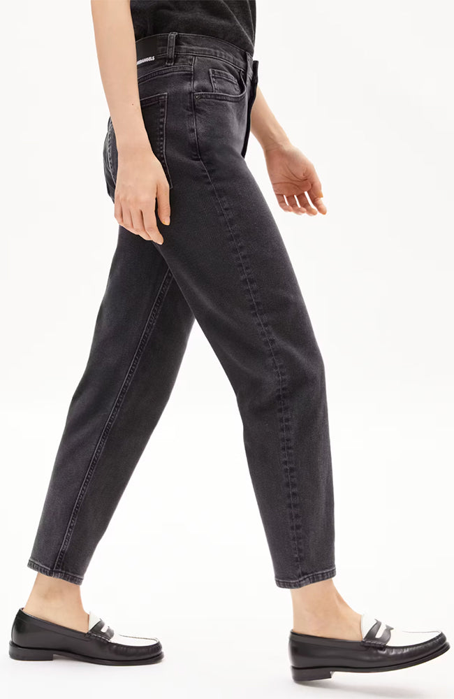 ARMEDANGELS Mairaa Mom jeans ebony from organic cotton | Sophie Stone