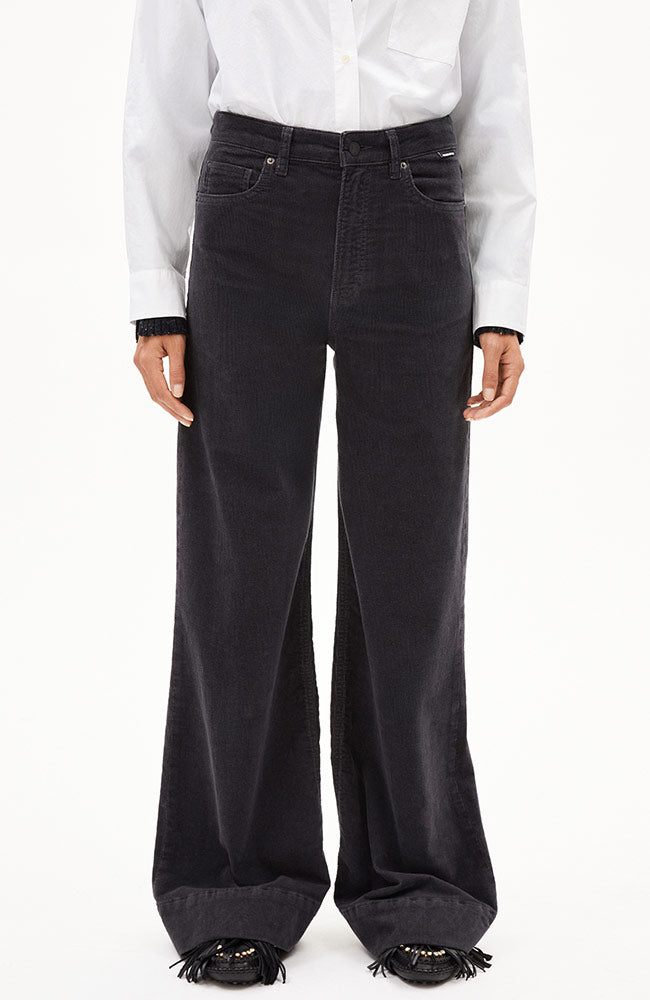ARMEDANGELS Murliaa Cordhose dark steel Bio-Baumwolle für Frauen | Sophie Stone