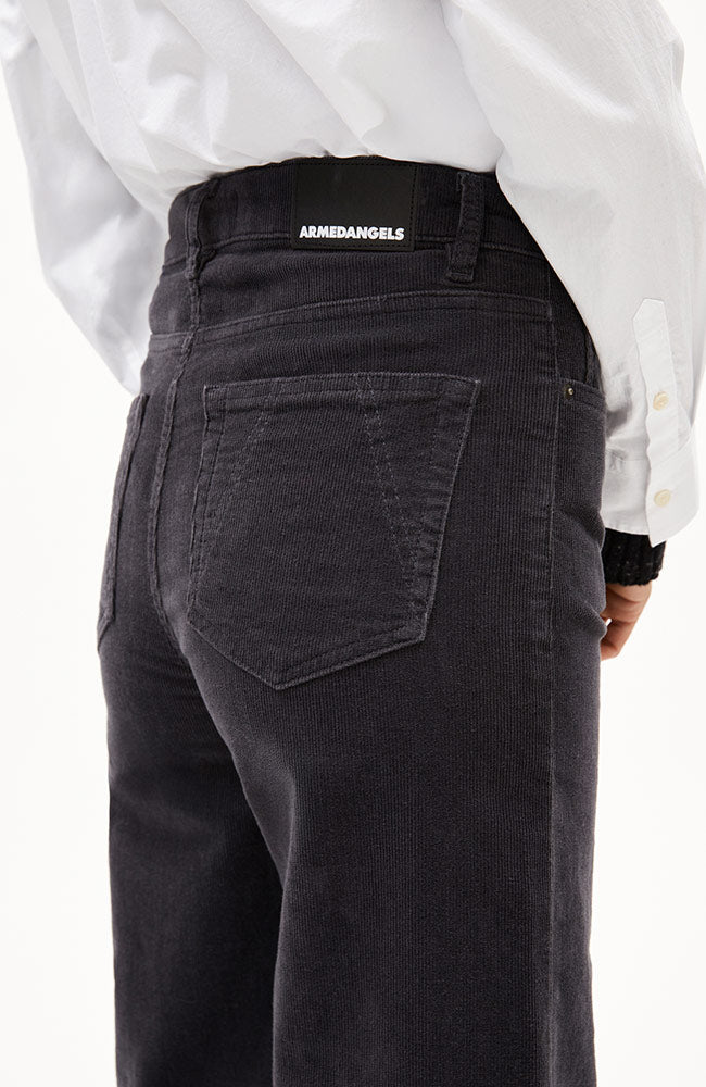 ARMEDANGELS Murliaa Cordhose dark steel Bio-Baumwolle für Frauen | Sophie Stone