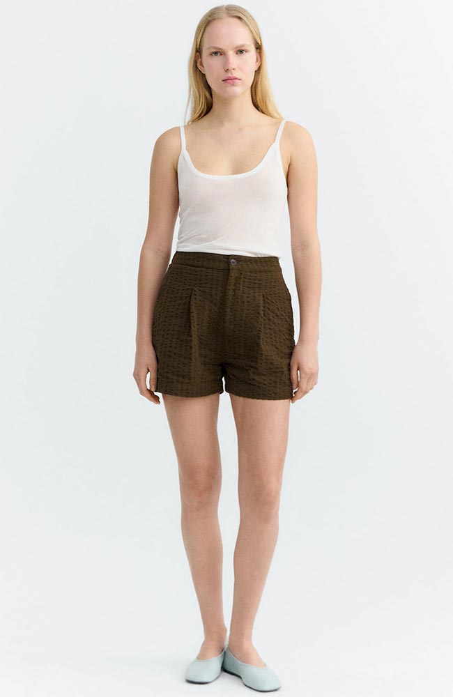 Thinking MU Narciso Shorts aus braunem Seersucker aus Bio-Baumwolle für Damen | Sophie Stone