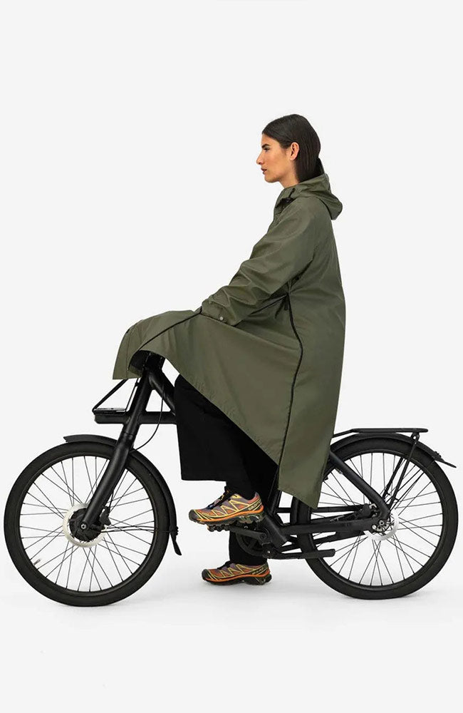MAIUM woman raincoat Original army green from durable RPET | Sophie Stone
