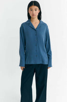 Thinking MU Sea Sira blouse blauw van 100% TENCEL voor dames | Sophie Stone