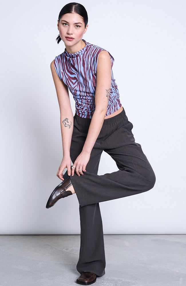 JAN N JUNE Hava crinkle broek mud grijs Lyocell (TENCEL™) voor dames | Sophie Stone
