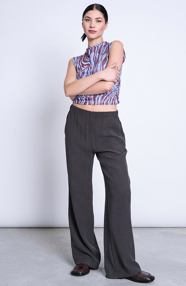 JAN N JUNE Hava crinkle pants mud Lyocell (TENCEL™) voor dames | Sophie Stone