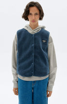 Thinking MU Jay bodywarmer fuzz blau aus recyceltem Polyester Frauen | Sophie Stone