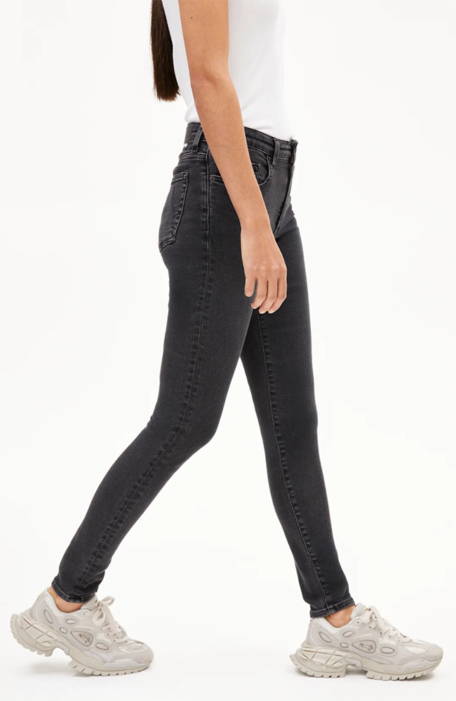 ARMEDANGELS Tillaa Skinny Jeans grau aus Bio-Baumwolle Frauen | Sophie Stone