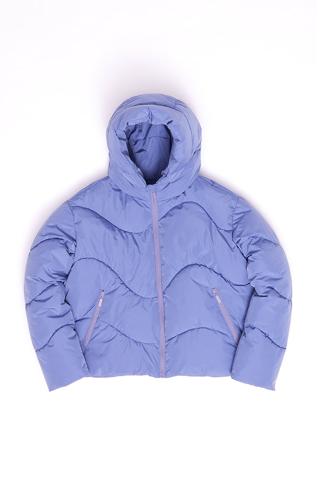 MAZINE Waves quilt short puffer winterjas lavender blue van GRS voor dames | Sophie Stone