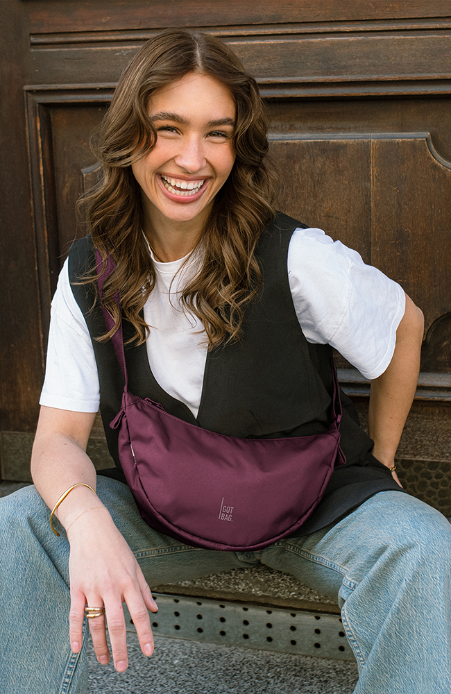 GOT BAG Moon bag small rood van gerecycled oceaan plastic uniseks | Sophie Stone