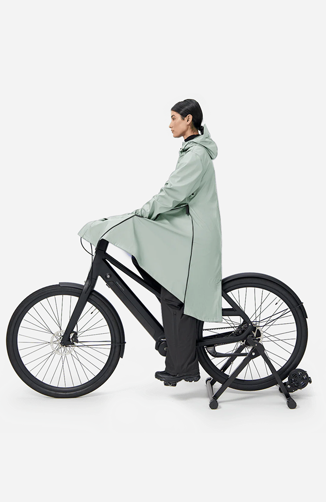 MAIUM Original blue aqua regenjas van gerecycled polyester voor vrouwen | Sophie Stone