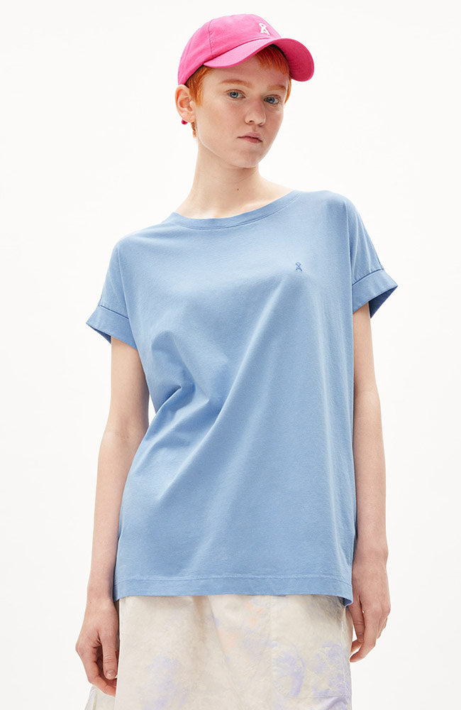 ARMEDANGELS Idaara logo iceberg blue organic cotton | Sophie Stone