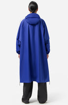 MAIUM Poncho electric blue from recycled materials for women | Sophie Stone