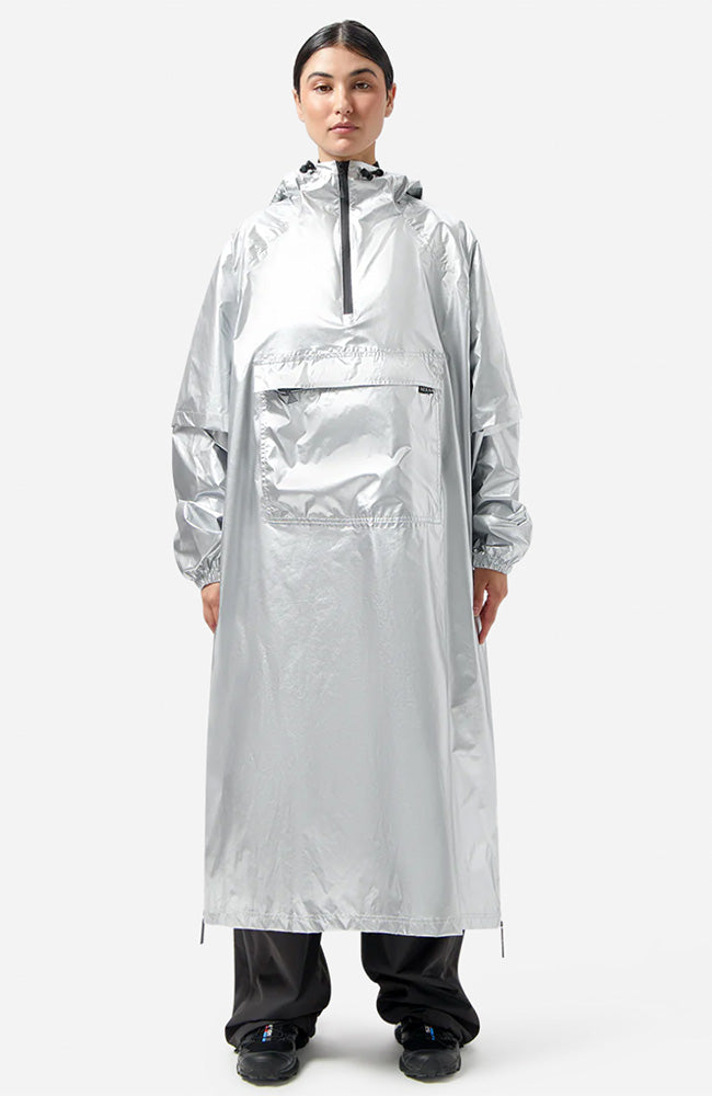 MAIUM Poncho silver from recycled nylon for ladies | Sophie Stone