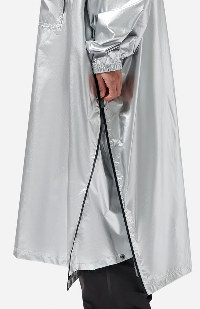 MAIUM Poncho silver from recycled material for ladies | Sophie Stone