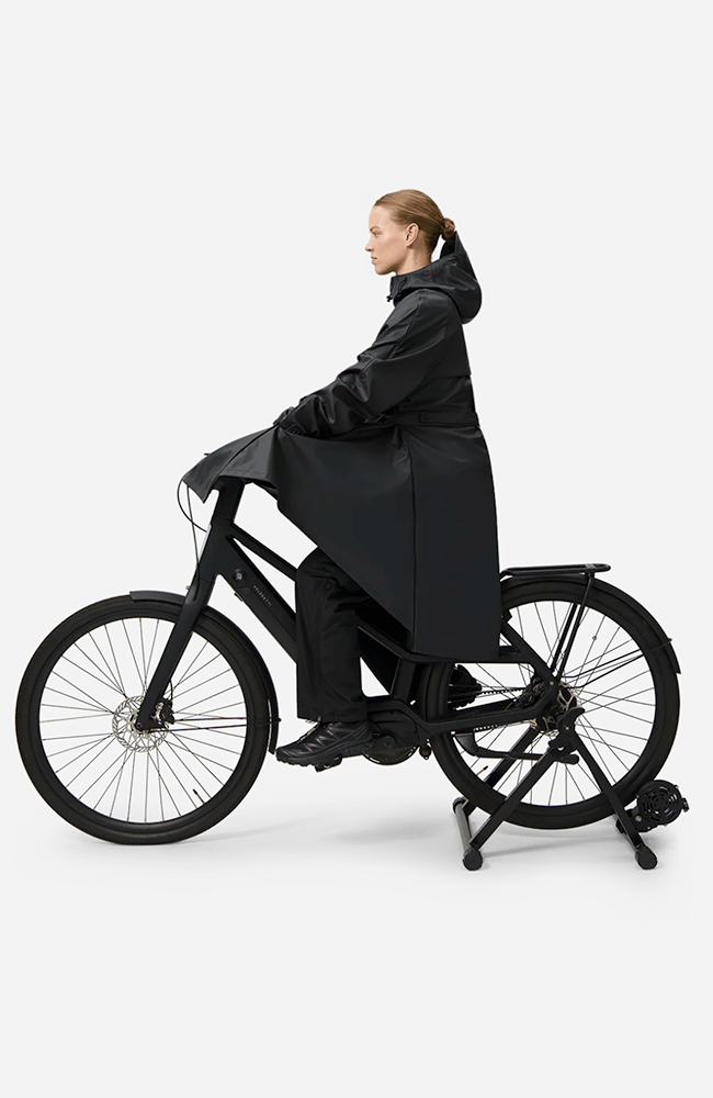 MAIUM Original Saddle black regenjas gerecycled polyester dames | Sophie Stone