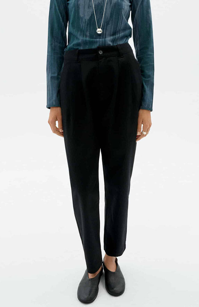 Thinking MU Rina broek zwart van o.a. TENCEL voor dames | Sophie Stone