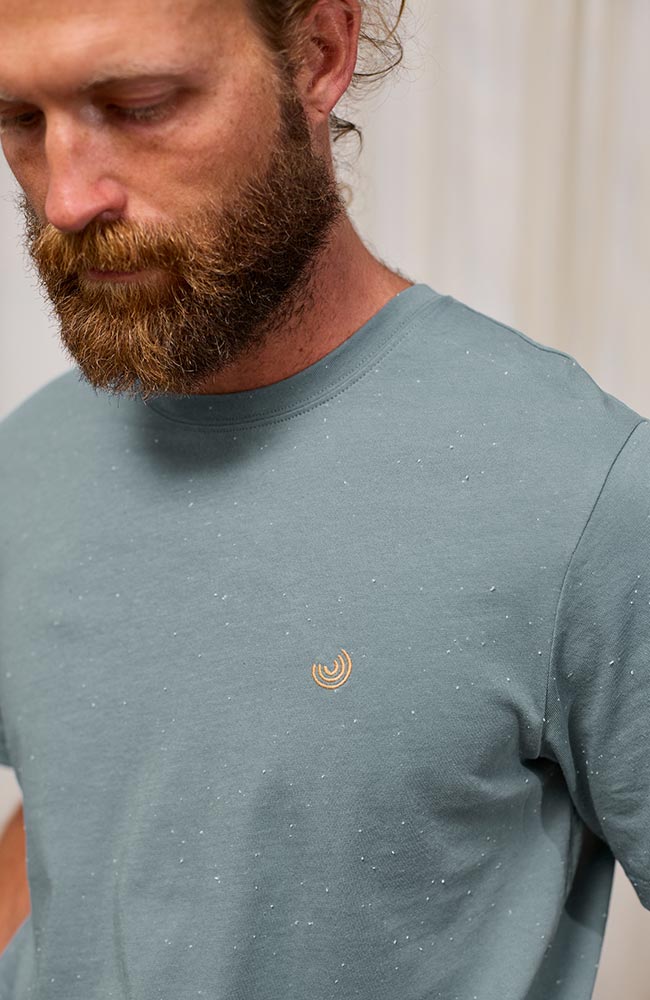 TWOTHIRDS Qalito t-shirt old blue van biologisch katoen voor man | Sophie Stone