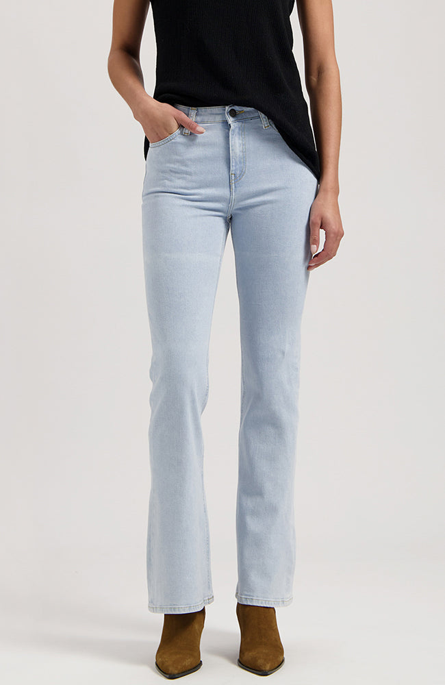 MUD jeans Isy Flared Light Stone for women | Sophie Stone