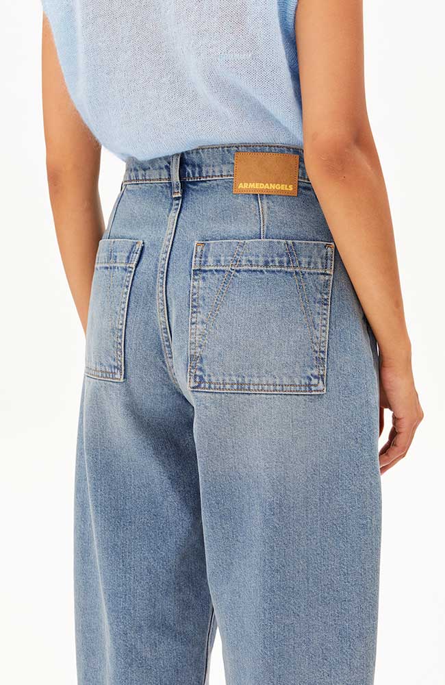 ARMEDANGELS Baarly Carpenter Barrel Jeans aus recycelter Baumwolle für Damen | Sophie Stone