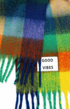 VERB TO DO Good vibes ruiten sjaal van Repreve voor dames | Sophie Stone