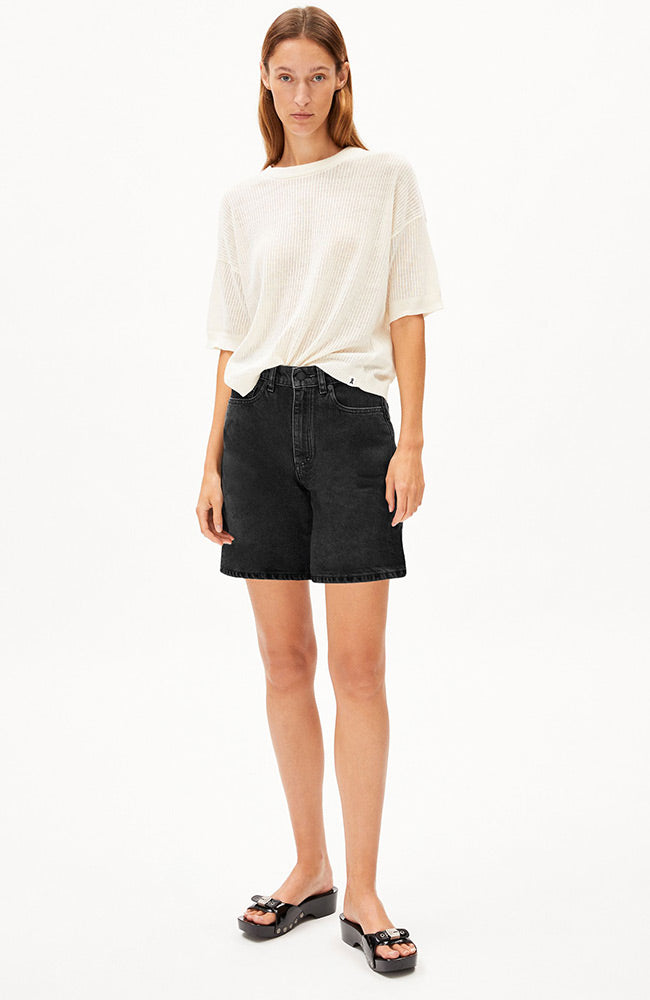 ARMEDANGELS Sheaari Denim-Shorts in Ebony Black aus recycelter Baumwolle | Sophie Stone