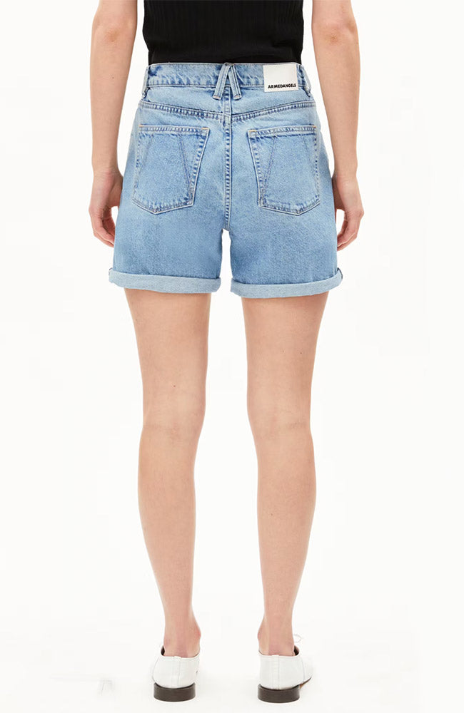 ARMEDANGELS Sheaari Shorts Fresh Blue aus recycelter Baumwolle für Damen | Sophie Stone