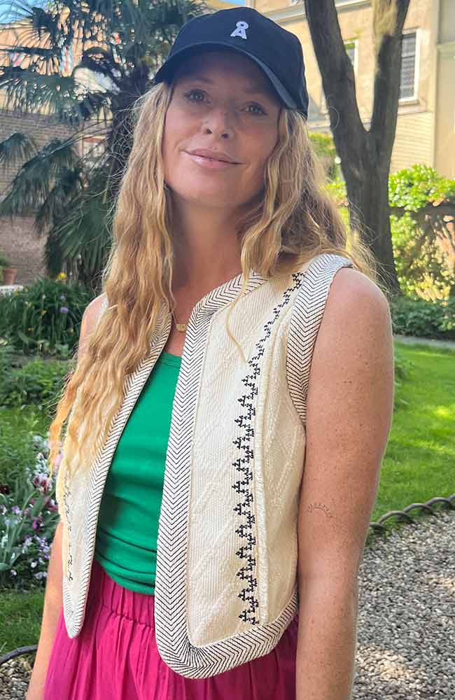 Lanius Vest geborduurd beige eerlijk & duurzaam gemaakt | Sophie Stone