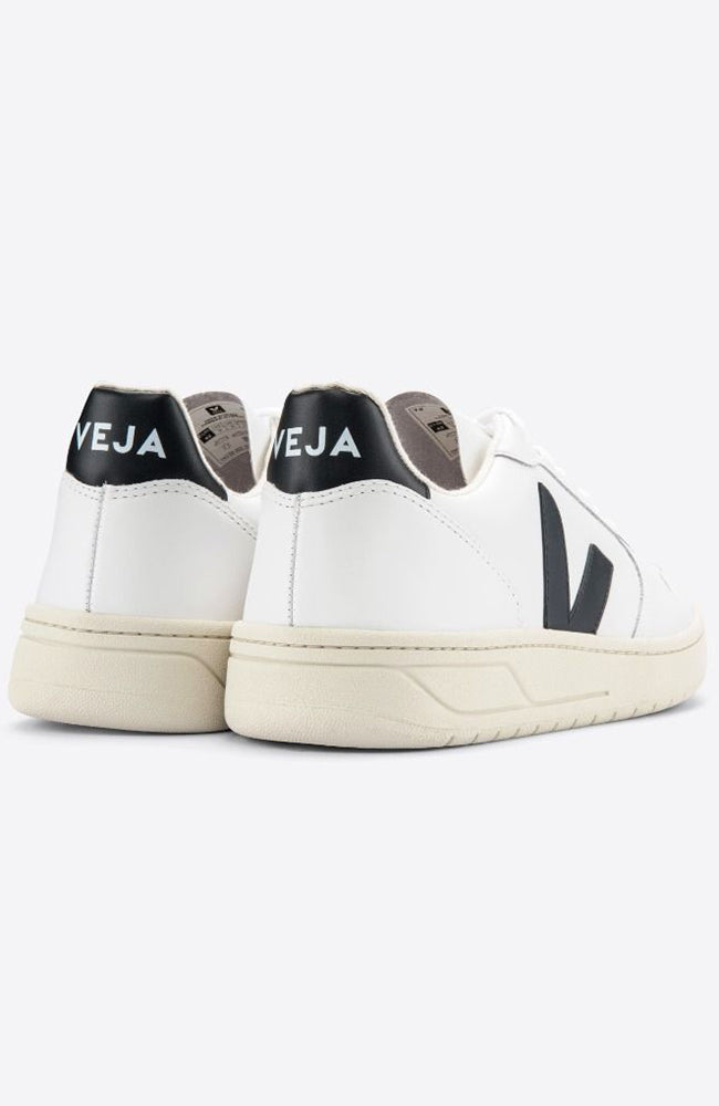 VEJA V-10 Leather black white | Sophie Stone