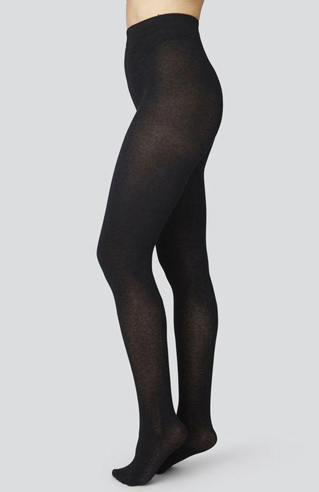 Swedish Stockings vrouw Alice Cashmere panty in zwart van gerecycled nylon | Sophie Stone