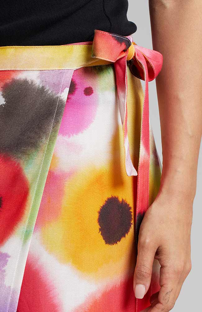 Dedicated Stilleryd wrap rok abstract flowers Tencel vrouw | Sophie Stone 