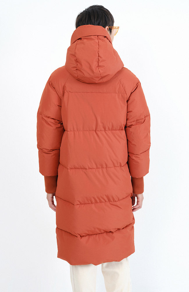 Embassy of Brick and Logs Ry puffer parka burt red duurzaam gerecycled polyester | Sophie Stone 